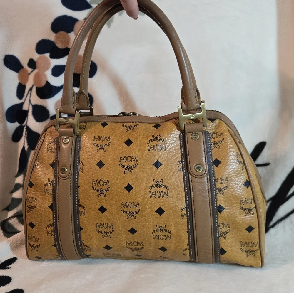 💯 Authentic MCM Cognac Visetos and Leather Top Handle Handbag - Picture 2 of 15